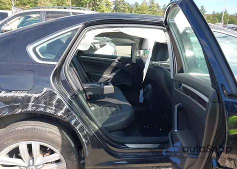 2017 Volkswagen Passat Sel Premium z USA, uszkodzony, nr VIN 1VWCM7A31HC064090